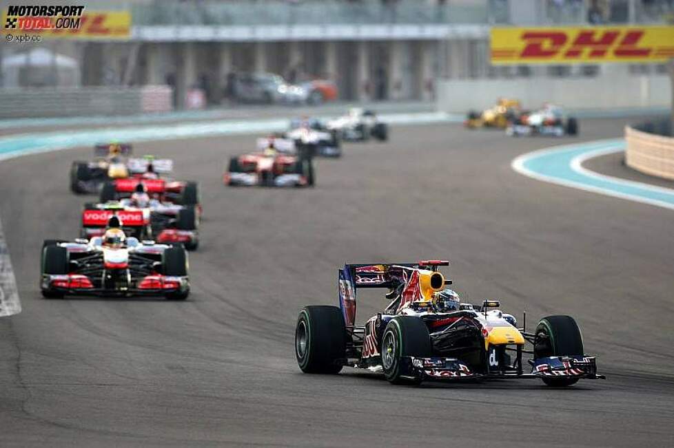 Sebastian Vettel (Red Bull) vor Lewis Hamilton (McLaren) 