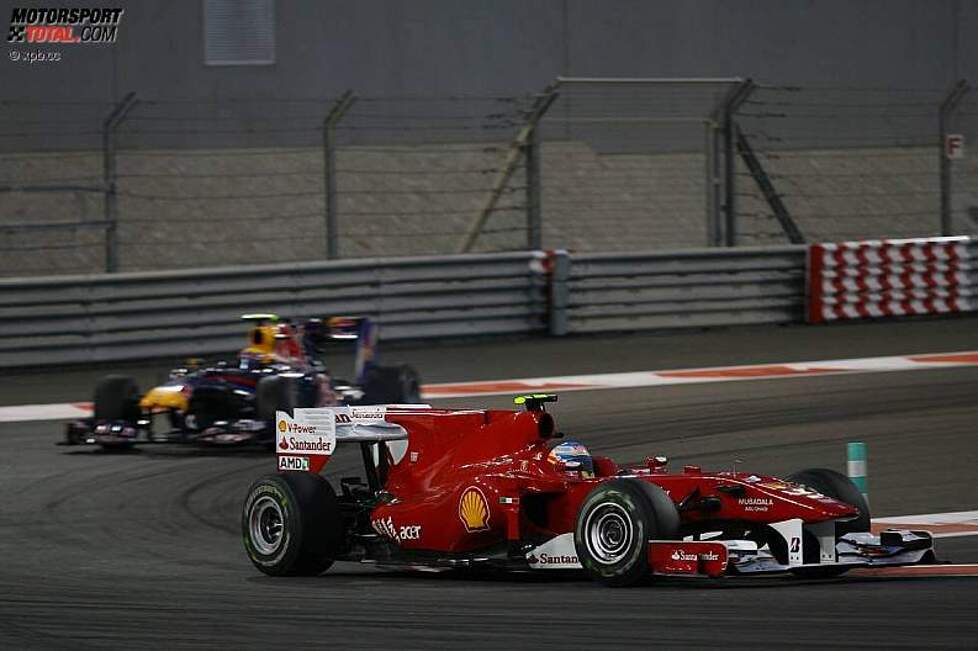 Fernando Alonso (Ferrari) vor Mark Webber (Red Bull) 