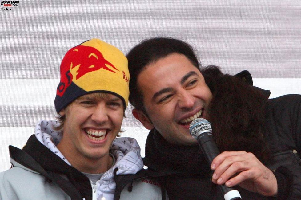 Sebastian Vettel (Red Bull) und Comedian Bülent Ceylan
