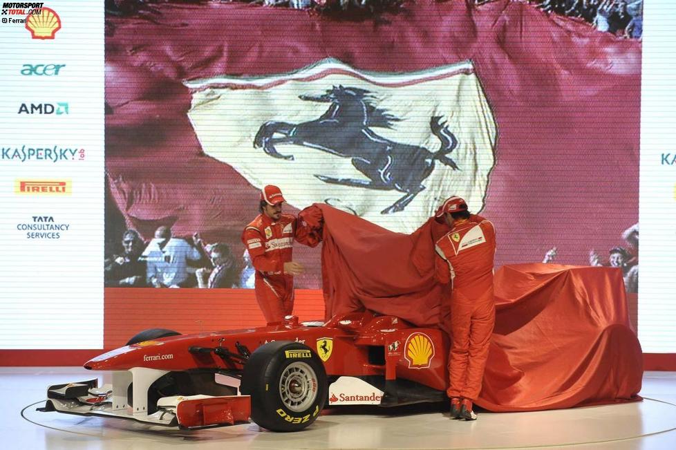 Fernando Alonso (Ferrari) und Felipe Massa (Ferrari) enthüllen den Ferrari F150