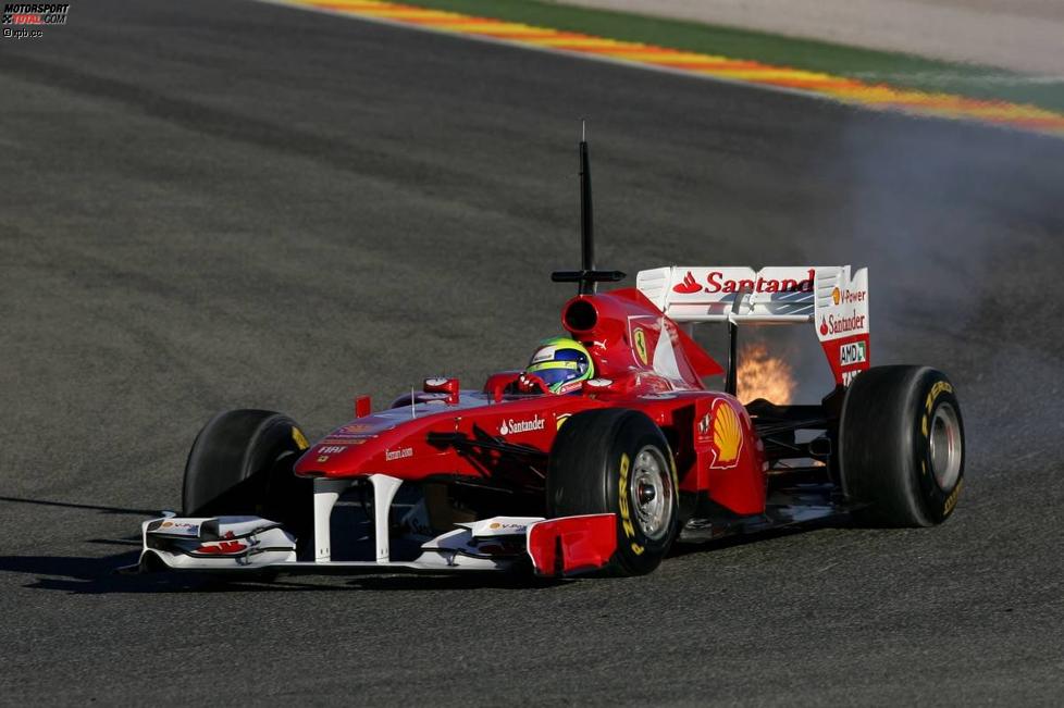 Feuer aus dem Heck vom Ferrari von Felipe Massa 