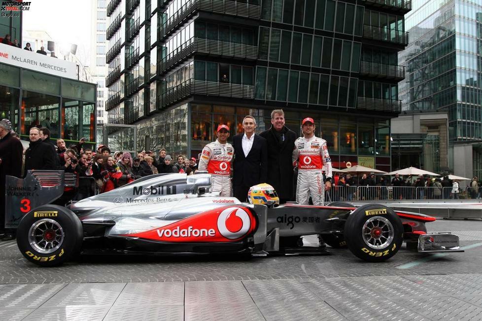 Lewis Hamilton (McLaren) Martin Whitmarsh (Teamchef) Jenson Button (McLaren) 