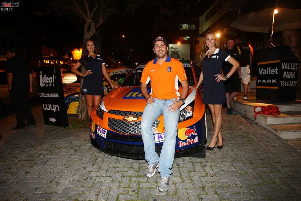 Carlos Bueno (Chevrolet) posiert vor seinem Fahrzeug