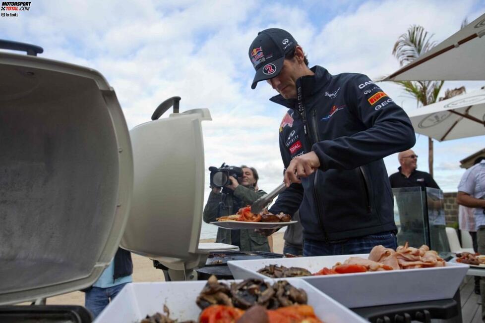 Mark Webber (Red Bull) beim Grillen