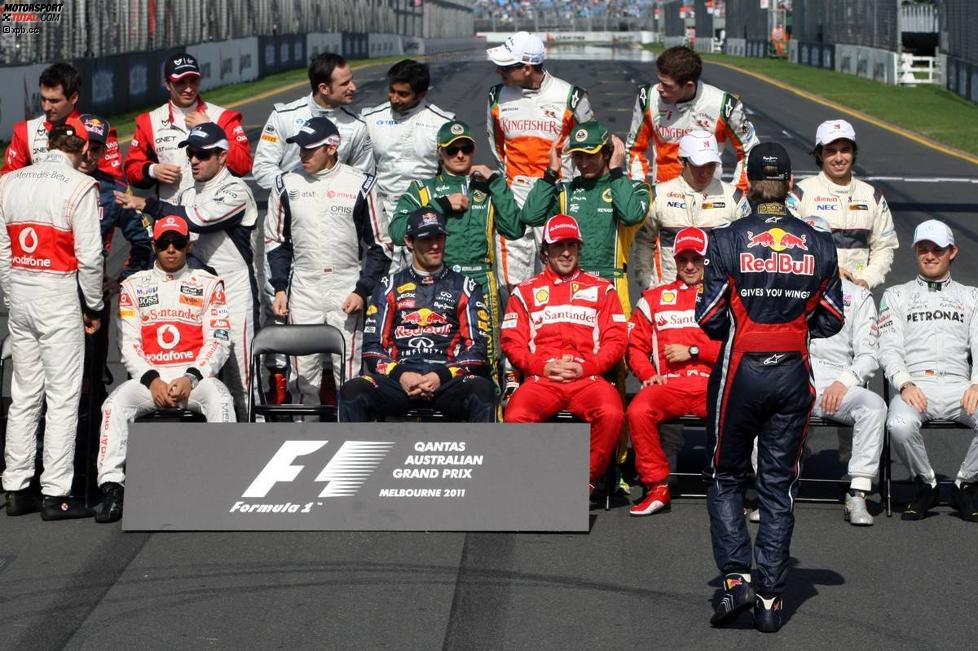 Sebastian Vettel (Red Bull) und der Rest der Fahrer 2011