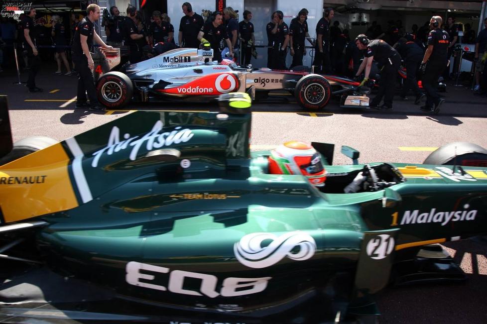 Jarno Trulli (Lotus), im Hintergrund Jenson Button (McLaren)
