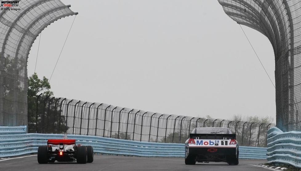 Lewis Hamilton (McLaren) und Tony Stewart (SHR) 