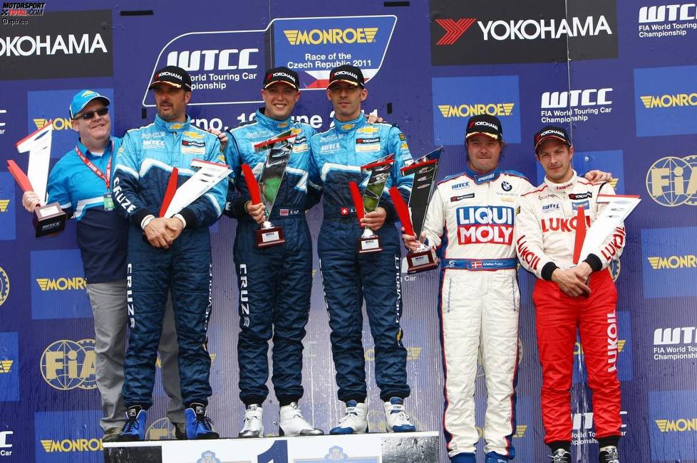 Robert Huff (Chevrolet), Yvan Muller (Chevrolet), Alain Menu (Chevrolet), Kristian Poulsen (Engstler) und Aleksei Dudukalo (Lukoil-Sunred)