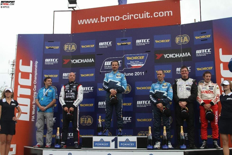 Das Podium nach dem zweiten Rennen um Sieger Yvan Muller (Chevrolet)