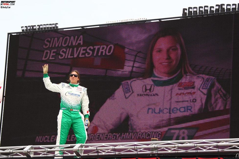 Hart im Nehmen: Simona de Silvestro startet nach ihrem heftigen Quali-Crash