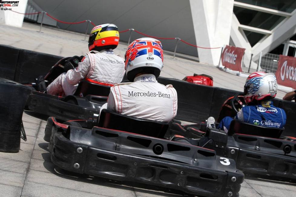 Jenson Button (McLaren) Pedro de la Rosa (McLaren) 