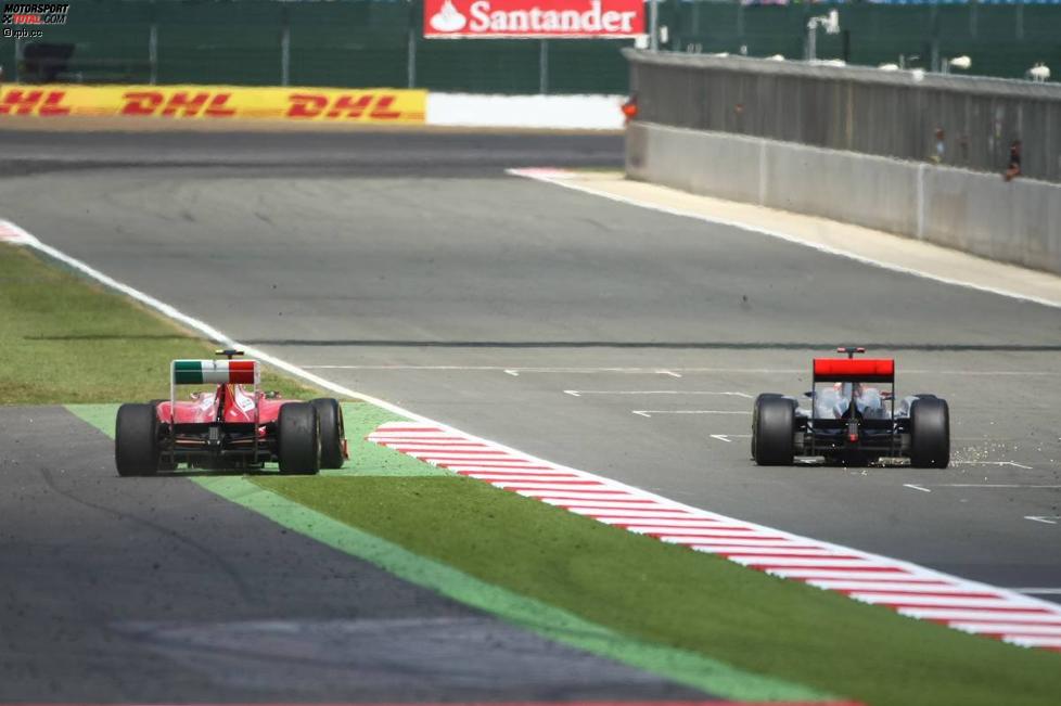 Felipe Massa (Ferrari) und Lewis Hamilton (McLaren) in der letzten Runde