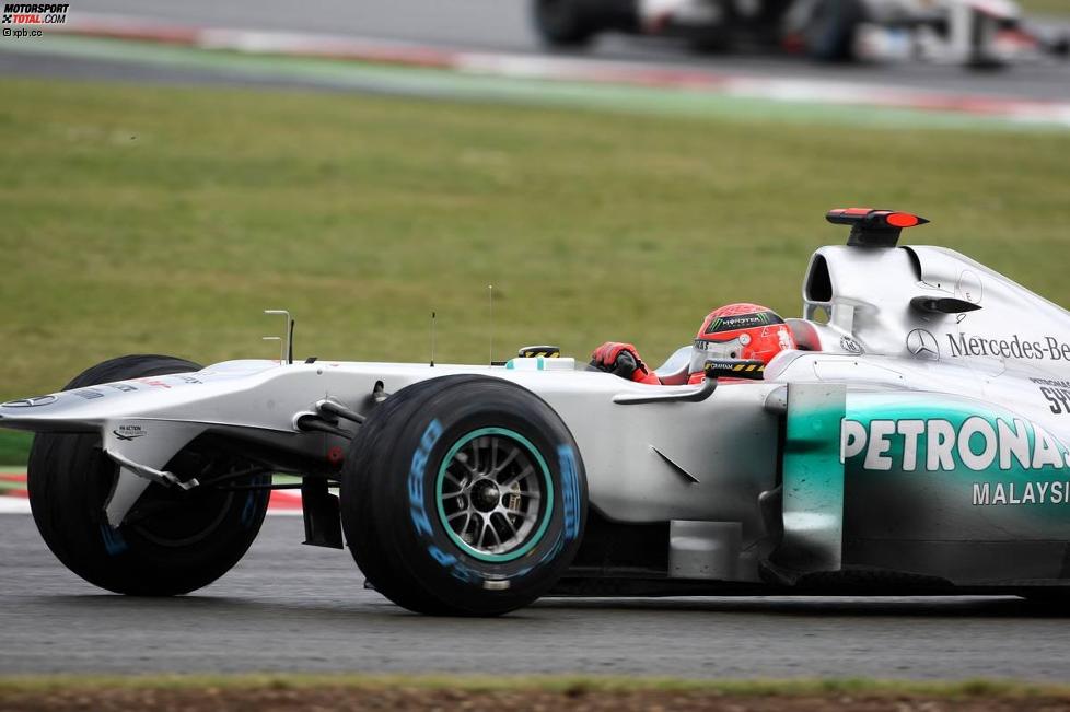 Michael Schumacher (Mercedes) nach der Kollision mit Kamui Kobayashi (Sauber)