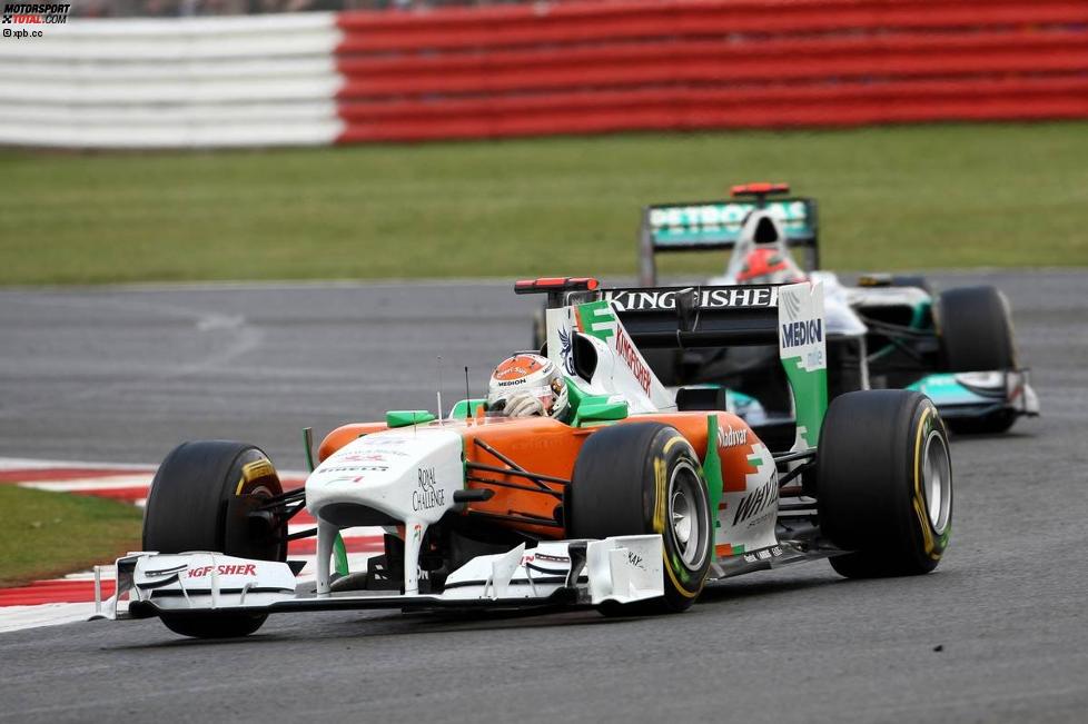 Adrian Sutil (Force India) vor Michael Schumacher (Mercedes) 