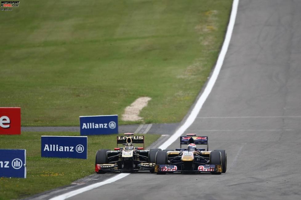 Nick Heidfeld (Renault) Jaime Alguersuari (Toro Rosso) 