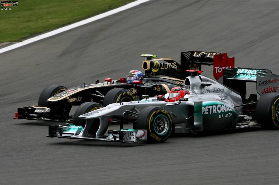 Michael Schumacher (Mercedes) gegen Witali Petrow (Renault) 