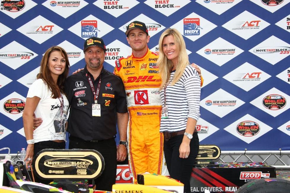 Sieger Ryan Hunter-Reay umringt von Teamchef Michael Andretti, dessen Frau Jodi Ann sowie seiner eigenen Frau Beccy 