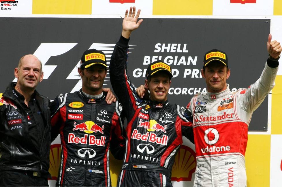 Adrian Newey (Technischer Direktor), Mark Webber (Red Bull), Sebastian Vettel (Red Bull) und Jenson Button (McLaren) 