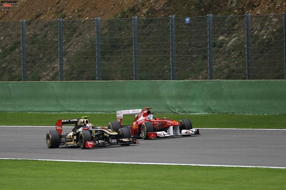 Witali Petrow (Renault) und Fernando Alonso (Ferrari) 