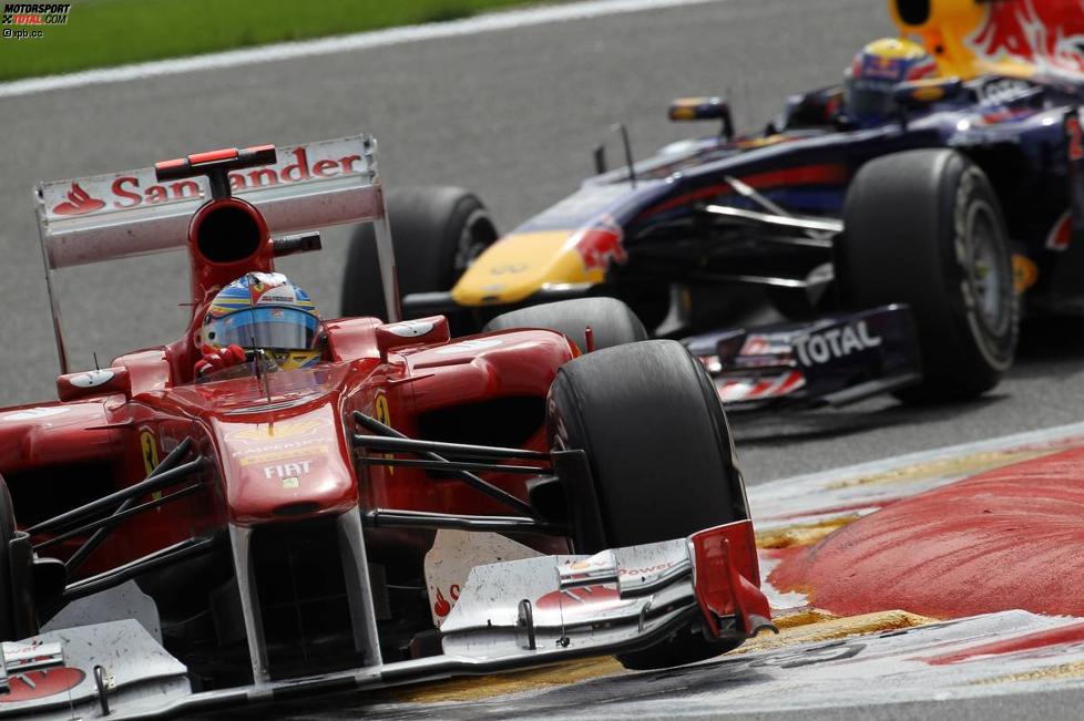 Fernando Alonso (Ferrari) vor Mark Webber (Red Bull) 