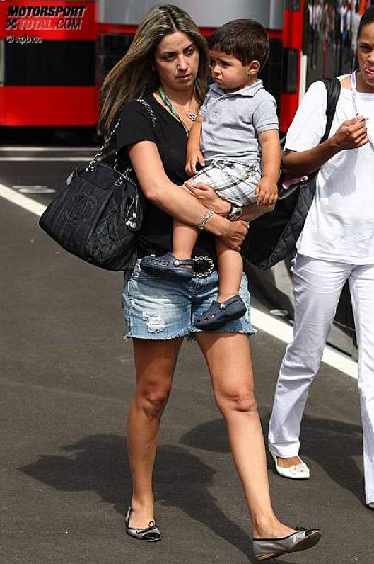 Felipe Massas Frau Rafaela Bassi und Sohn Felipinho (Ferrari) 