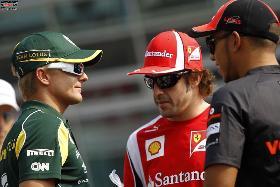 Heikki Kovalainen (Lotus), Fernando Alonso (Ferrari) und Lewis Hamilton (McLaren)