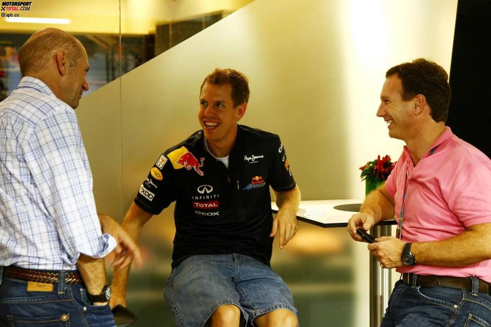 Adrian Newey (Technischer Direktor), Sebastian Vettel (Red Bull) und Christian Horner (Teamchef) 