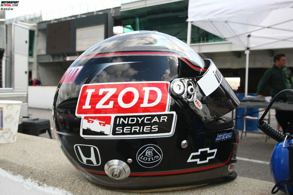 Helm von Dan Wheldon mit den Logos der drei IndyCar-Motorenhersteller 2012