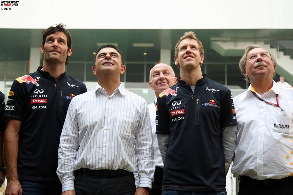 Mark Webber (Red Bull), Renault-Chef Carlos Ghosn, Sebastian Vettel (Red Bull) und Renault-Team-Geschäfstführer Jean-Francois Caubet 