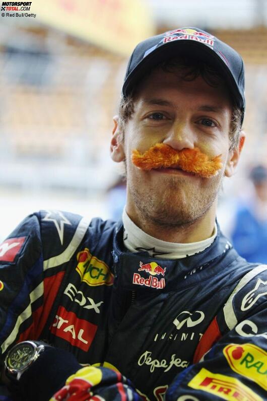 Sebastian Vettel (Red Bull) mit einem Bart nach Art Nigel Mansell 