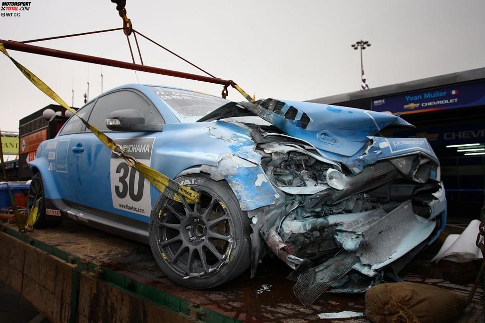 Nach dem Crash: Der Volvo von Robert Dahlgren (Polestar) in Macao