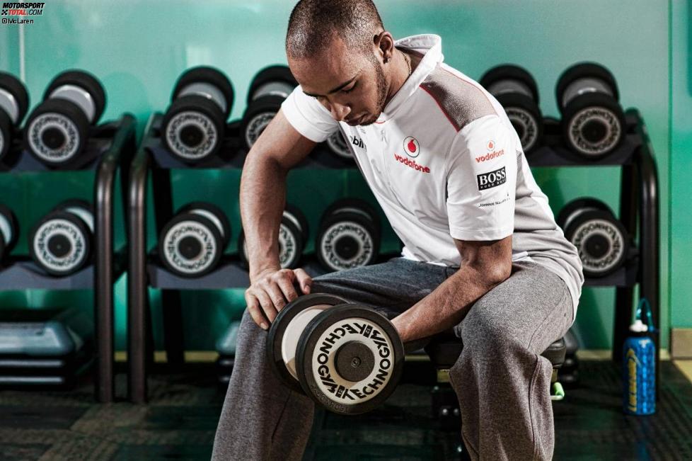 Lewis Hamilton (McLaren) im Fitness-Studio in Woking
