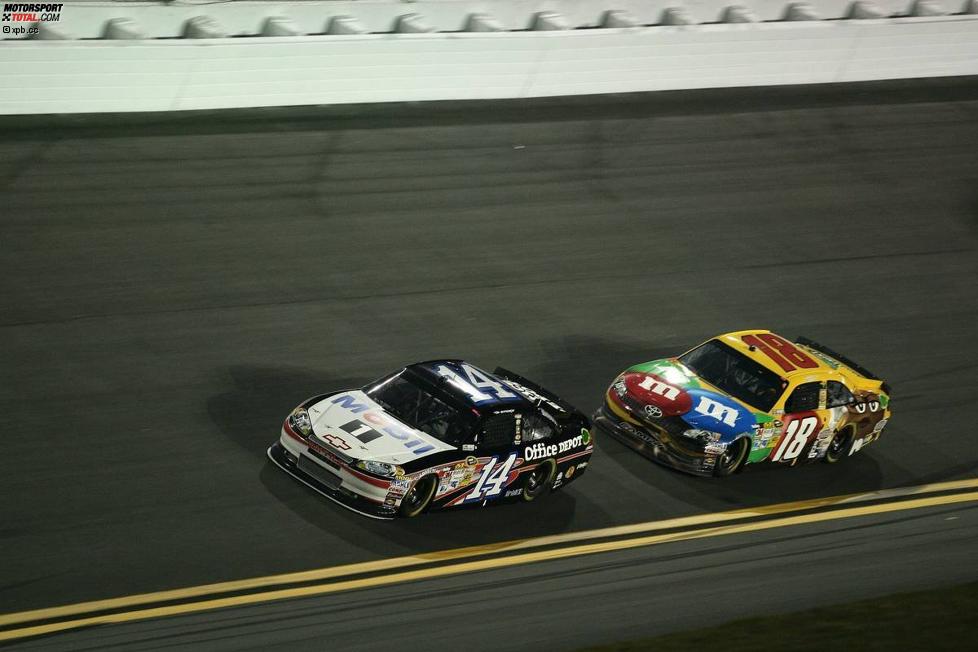 Tony Stewart (Stewart/Haas) und Kyle Busch (Gibbs) 