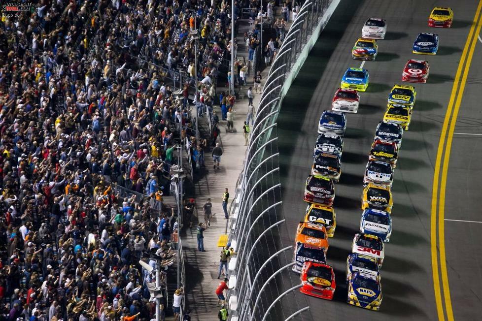 Start zum Budweiser Shootout mit Martin Truex Jun. (Waltrip) und Jamie McMurray (Ganassi) an der Spitze