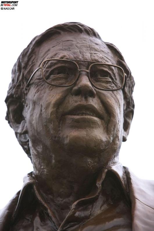 Bill France jr. ist ab sofort in Daytona als Statue verewigt