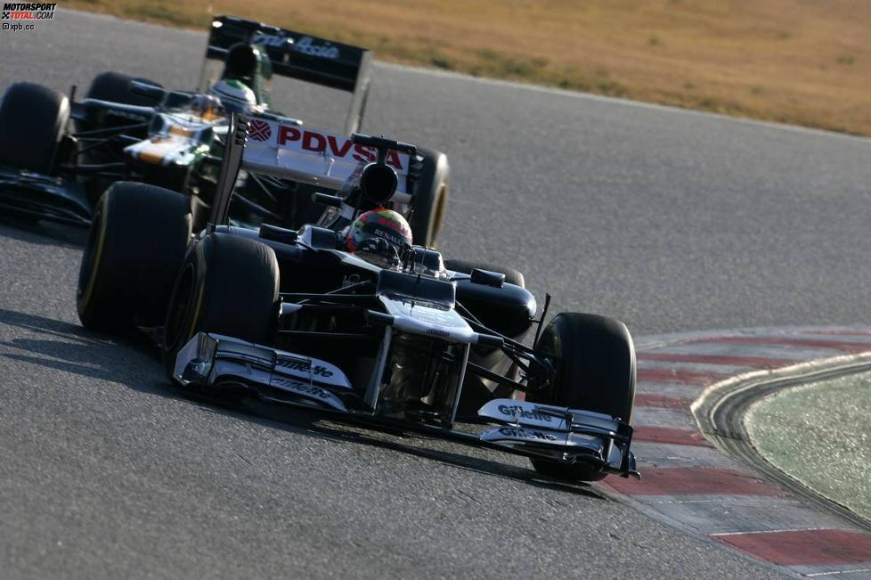 Pastor Maldonado (Williams) vor Heikki Kovalainen (Caterham)