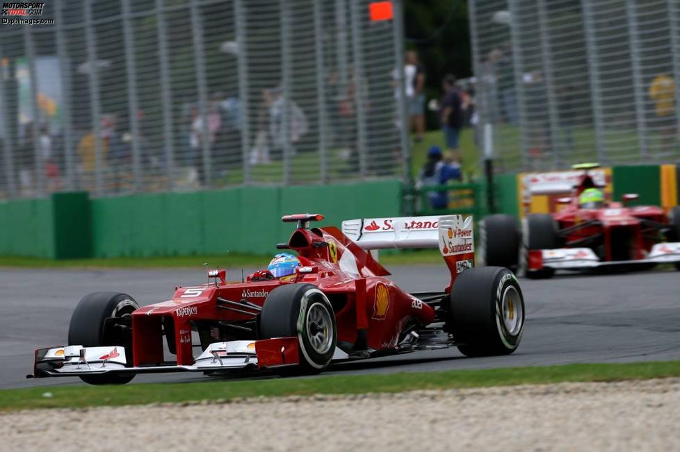 Fernando Alonso (Ferrari), im Hintergrund Felipe Massa (Ferrari) 