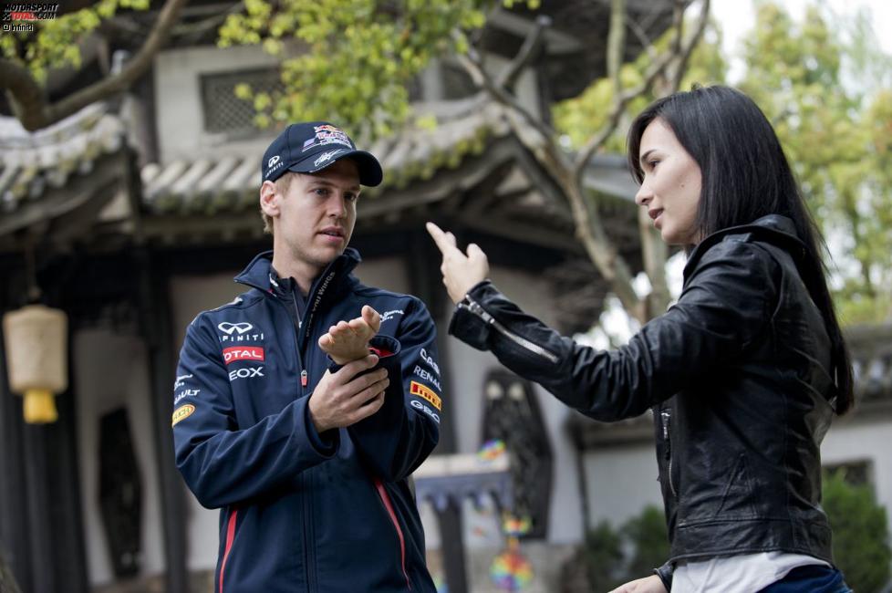 Sebastian Vettel (Red Bull) und Celina Wade bei Martial-Arts-Filmdreharbeiten