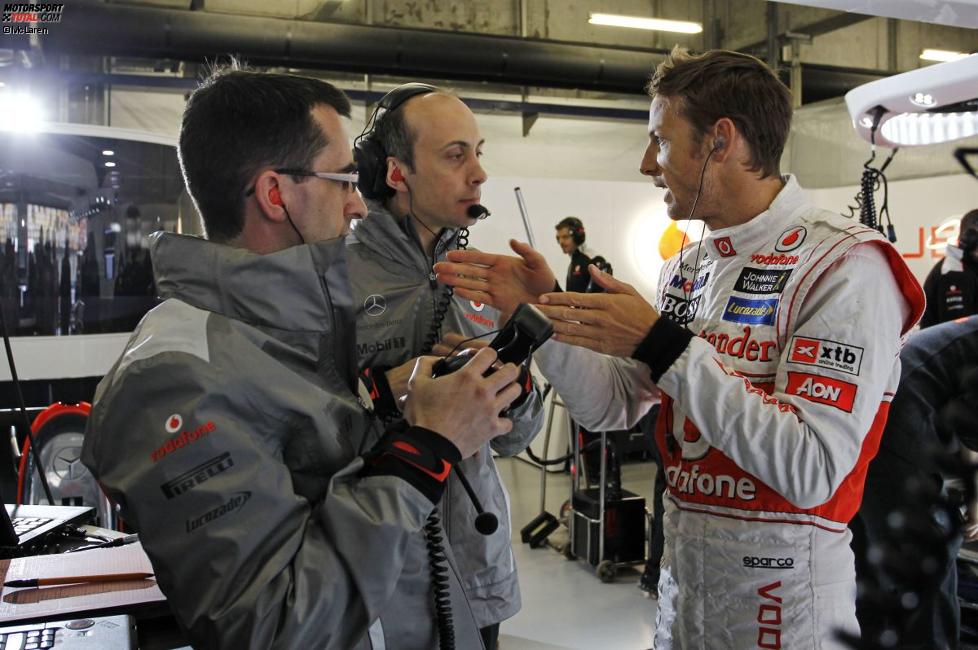 Jenson Button (McLaren) mit Paddy Lowe und Phil Prew