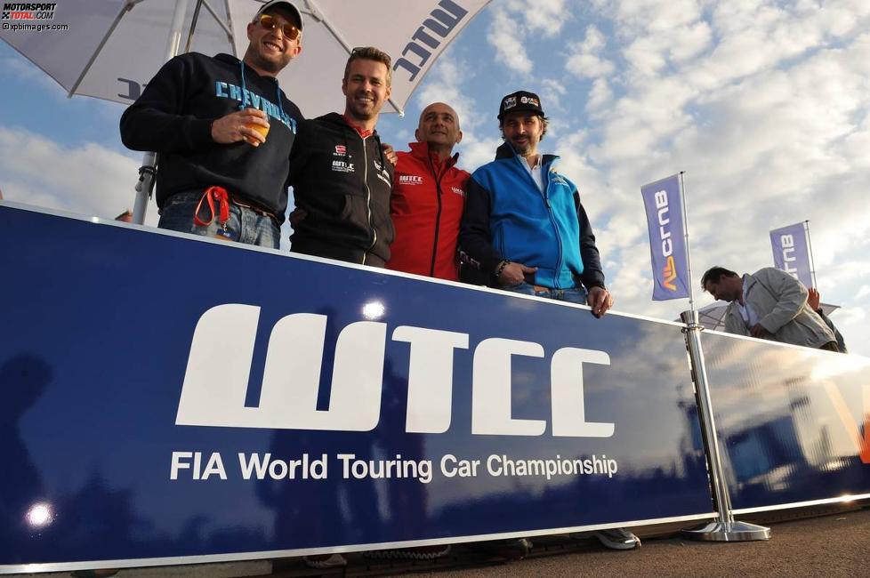 Robert Huff (Chevrolet), Tiago Monteiro (Tuenti), Gabriele Tarquini (Lukoil), Yvan Muller (Chevrolet) 