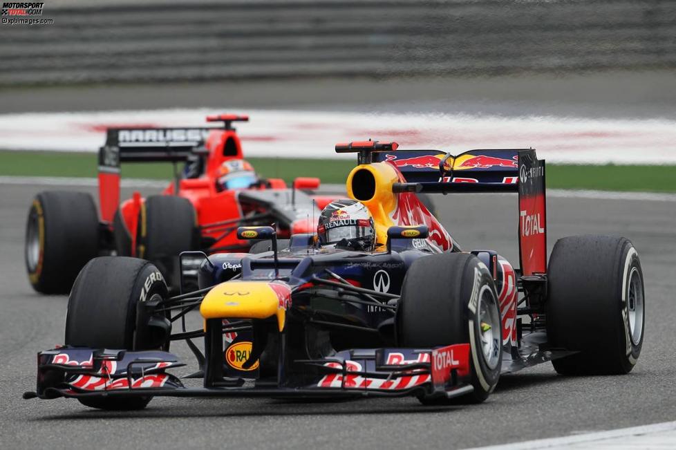 Sebastian Vettel (Red Bull) und Timo Glock (Marussia) 