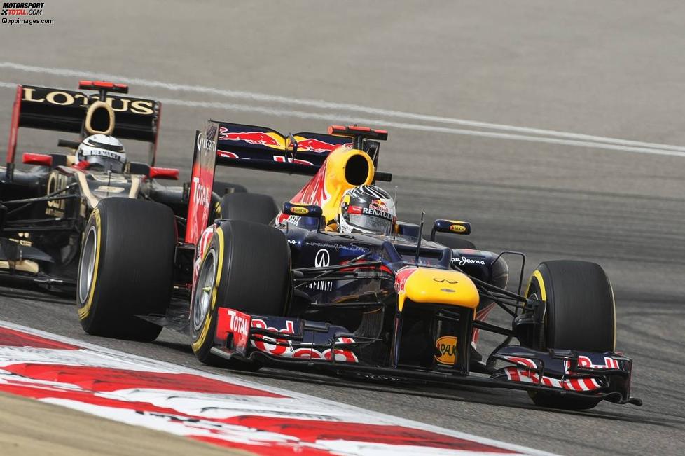 Sebastian Vettel (Red Bull) vor Kimi Räikkönen (Lotus) 