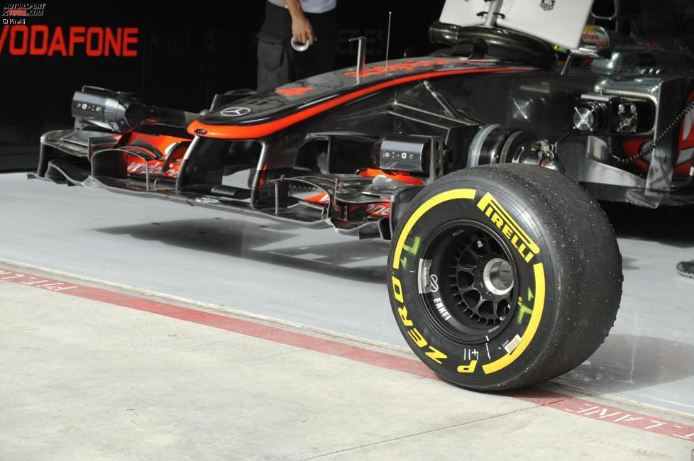 Pirelli-Reifen vor der McLaren-Box