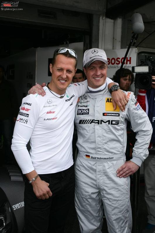 Michael Schumacher (Mercedes) Ralf Schumacher (HWA-Mercedes) 