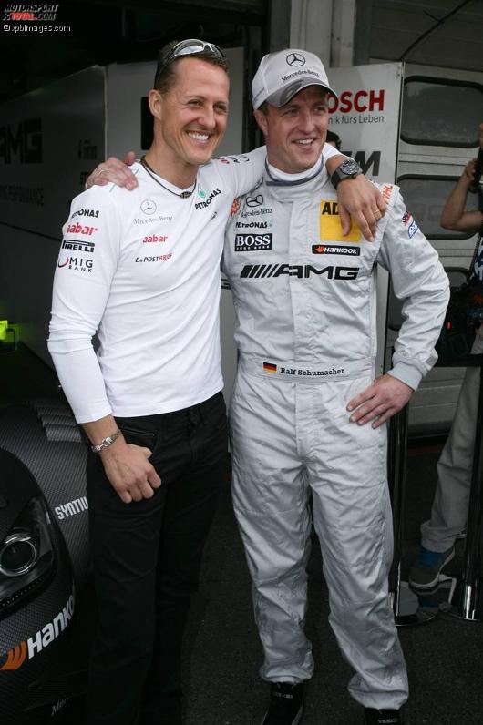 Michael Schumacher (Mercedes) und Ralf Schumacher (HWA-Mercedes) 