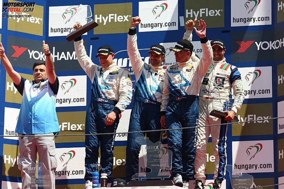 Yvan Muller (Chevrolet), Robert Huff (Chevrolet), Alain Menu (Chevrolet), Mehdi Bennani (Proteam) 
