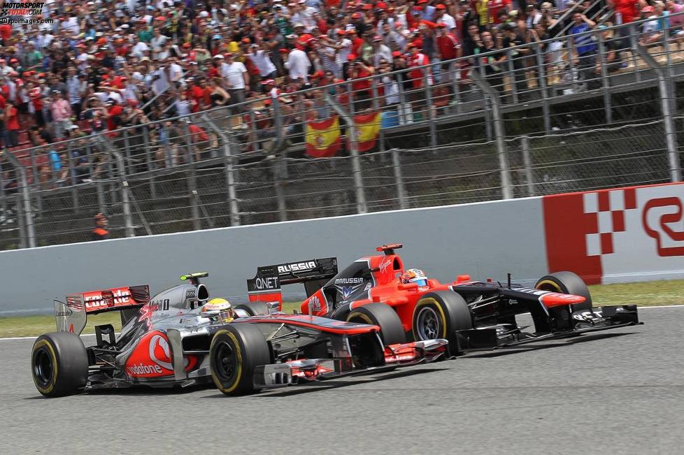 Ungewohntes Duell am Ende des Feldes: Timo Glock (Marussia) und Lewis Hamilton (McLaren) 
