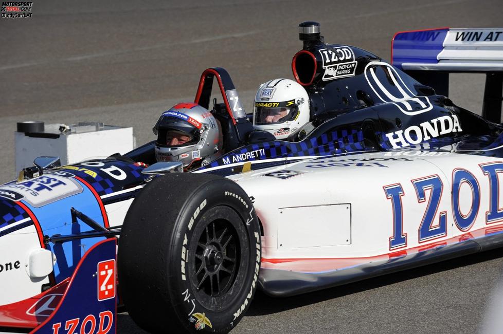 Mario Andretti kutschiert seinen Zwillingsbruder Aldo um Indy herum