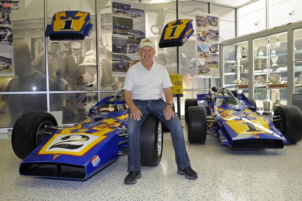 Indy-500-Sieger Parnelli Jones und zwei Colt-Fords von 1970 und 1971