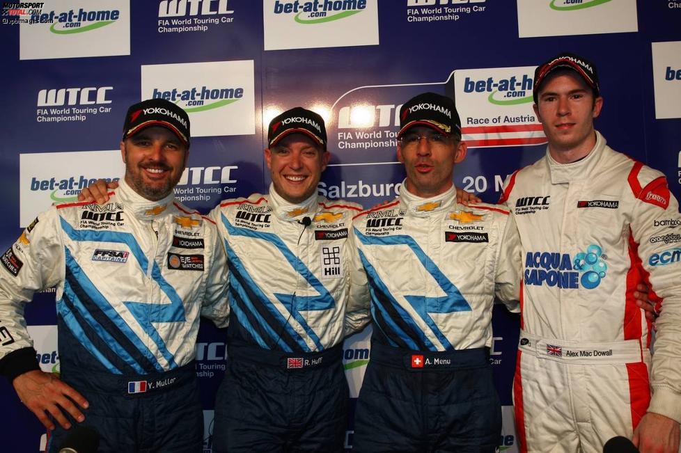 Yvan Muller (Chevrolet), Robert Huff (Chevrolet), Alain Menu (Chevrolet) und Alex MacDowall (Bamboo) 